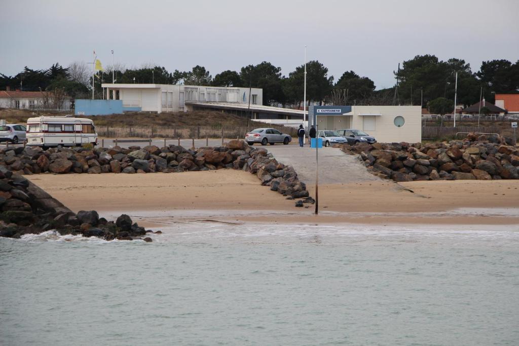 Hotel Au Petit Bonheur La Tranche-sur-Mer Exterior foto